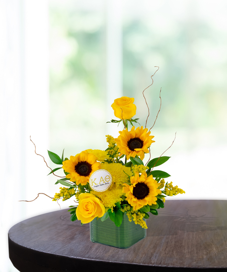 Kappa Alpha Theta Modern Cube arrangement Yellow Roses Black and Gold Ribbon Rush week baton rouge LA
