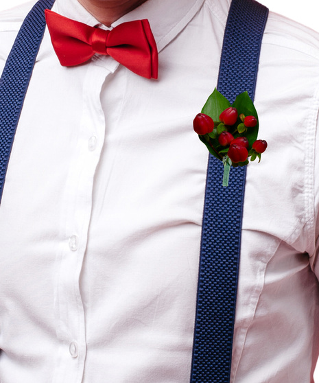 A simple green boutonniere with seeded eucalyptus.
