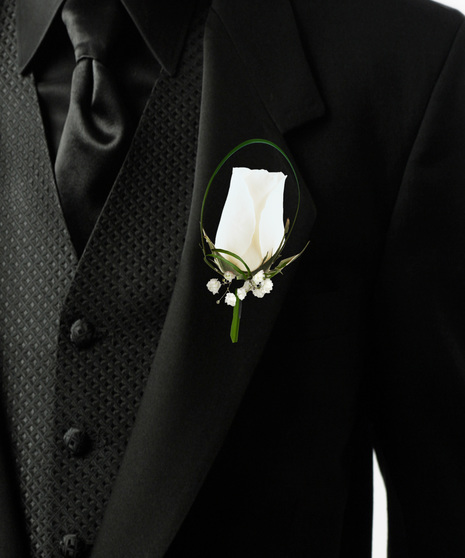 an elegant single rose bouttonière